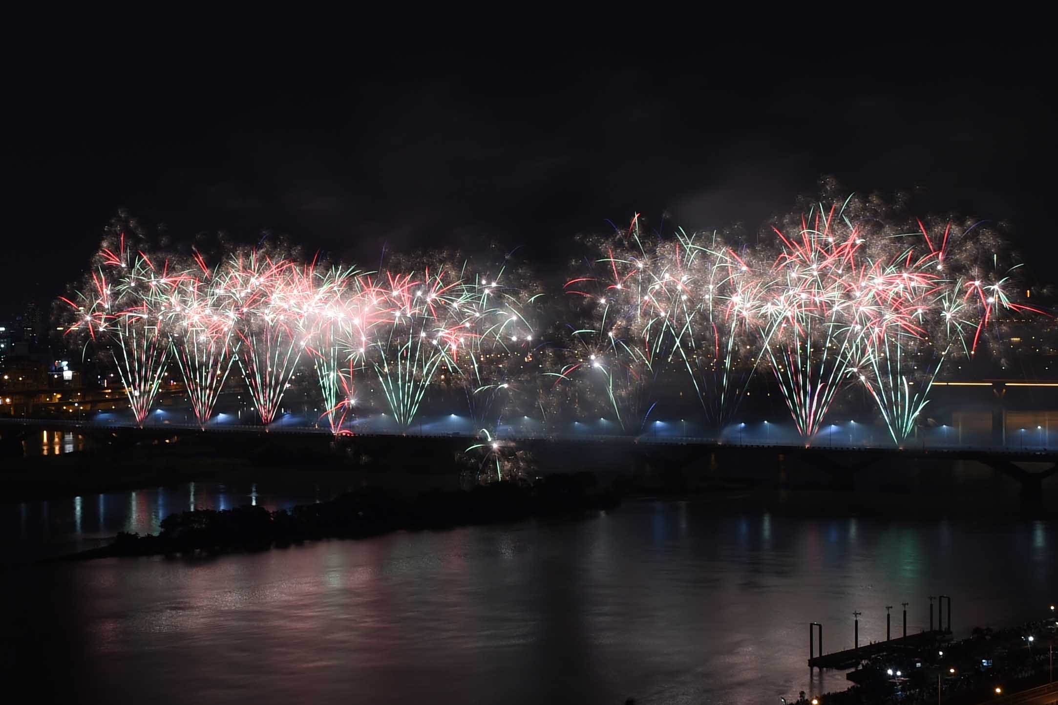 2015 Dadaocheng Fireworks-3